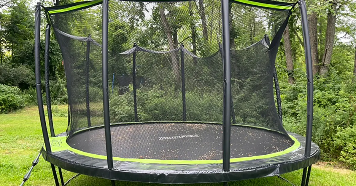 8 Pro Tips to Buy a Quality Trampoline for Business